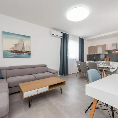 Tourist Villas *