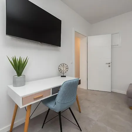 Tourist Villas בית נופש *