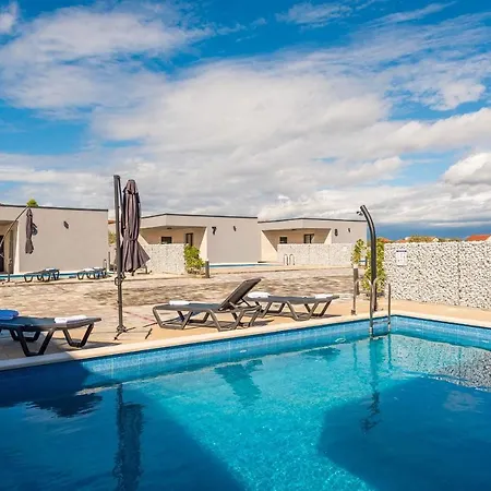 בית נופש Tourist Villas *