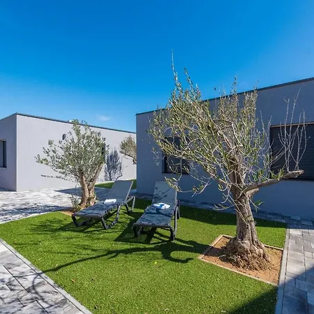 Tourist Villas * ויר