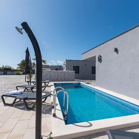בית נופש Tourist Villas ויר