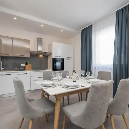 Tourist Villas בית נופש *