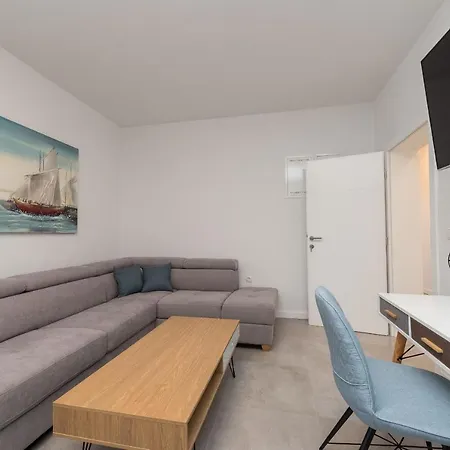Tourist Villas *