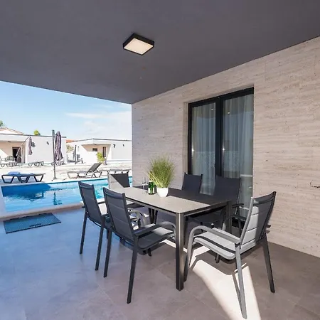 בית נופש Tourist Villas ויר