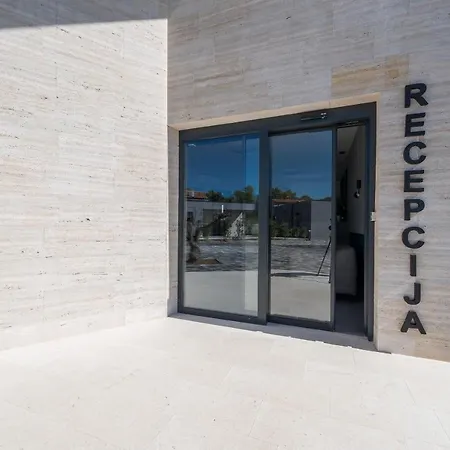 Tourist Villas בית נופש *