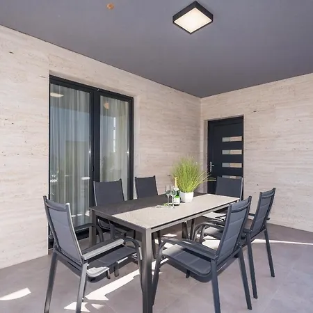 Tourist Villas ויר