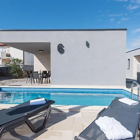 בית נופש Tourist Villas ויר